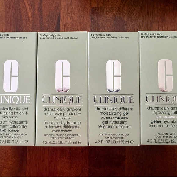 Clinique Dramatically Different Moisturizing Bundle